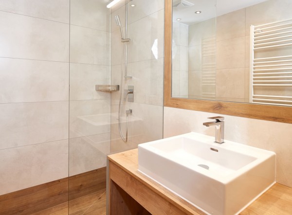 Helles und großzügiges Bad