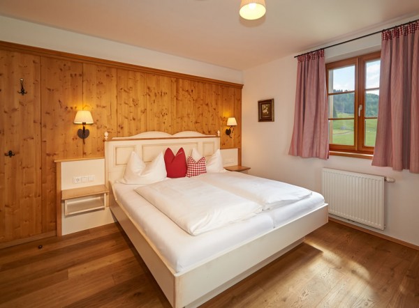 Zimmer mit gemütlichem Doppelbett