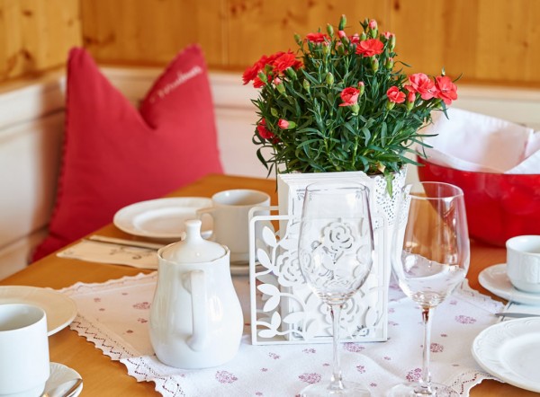 Schön gedeckter Tisch in den Appartements