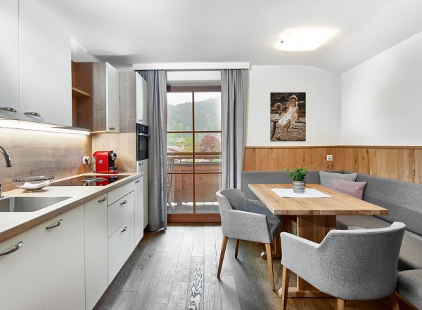 Wohn- und Essküche in den Moabauer Appartements