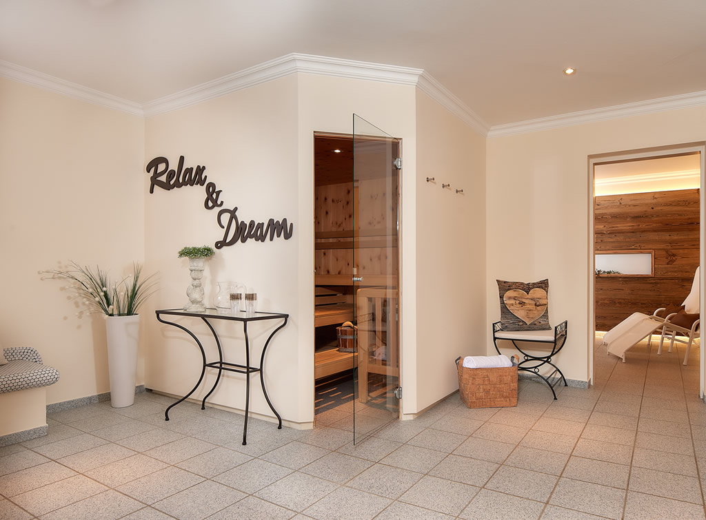 Großzügige Finnische Sauna